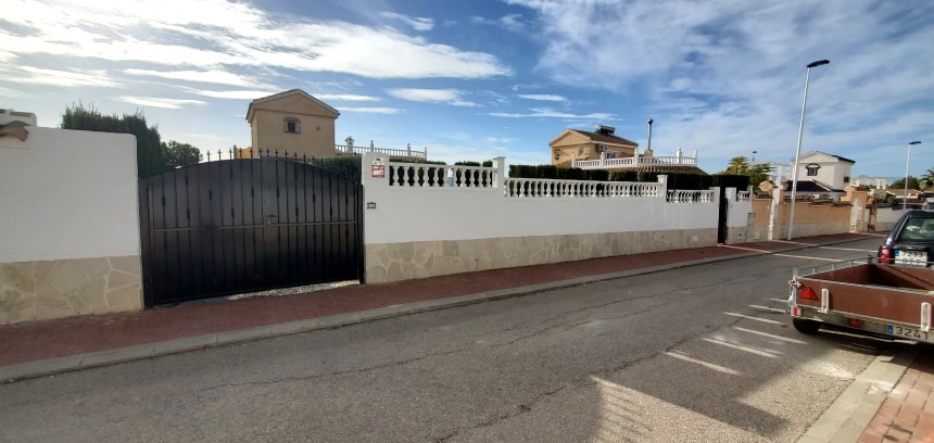 3 Bedroom, 3 Bathroom Villa in Murcia