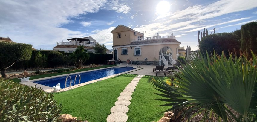 3 Bedroom, 3 Bathroom Villa in Murcia