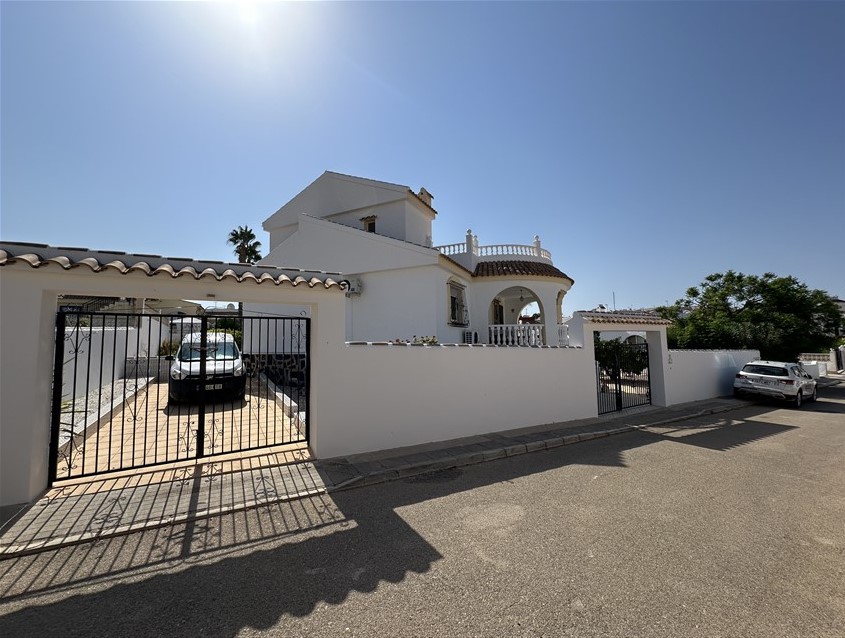 3 Bedroom, 3 Bathroom Villa in Murcia