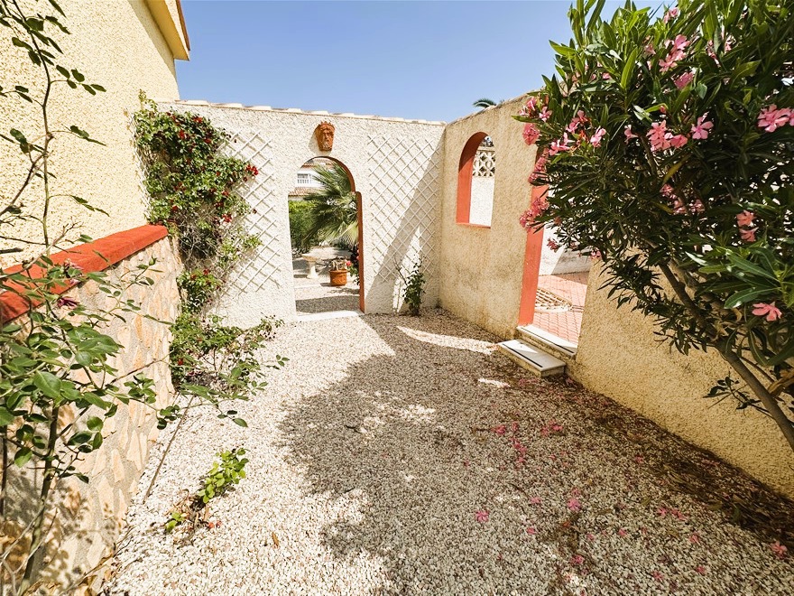 3 Bedroom, 3 Bathroom Villa in Murcia