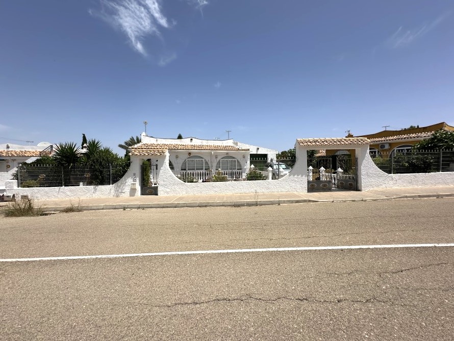 5 Bedroom, 2 Bathroom Villa in Murcia