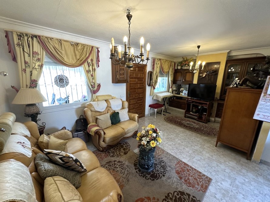 5 Bedroom, 2 Bathroom Villa in Murcia