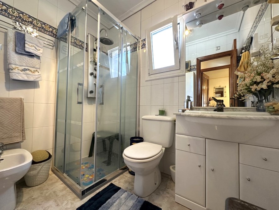 5 Bedroom, 2 Bathroom Villa in Murcia