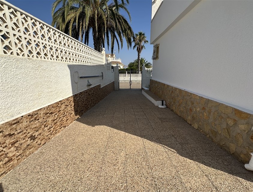 2 Bedroom, 2 Bathroom Villa in Murcia