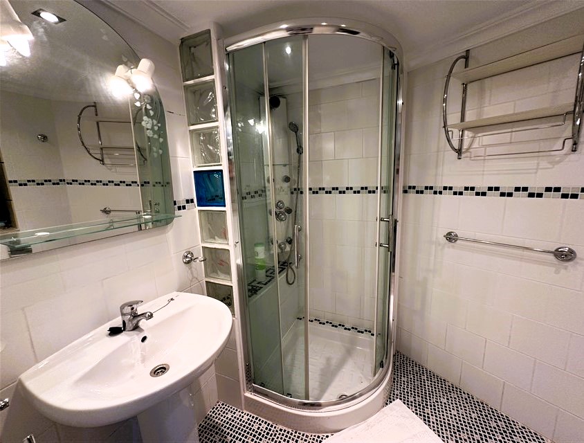 4 Bedroom, 4 Bathroom Villa in Murcia