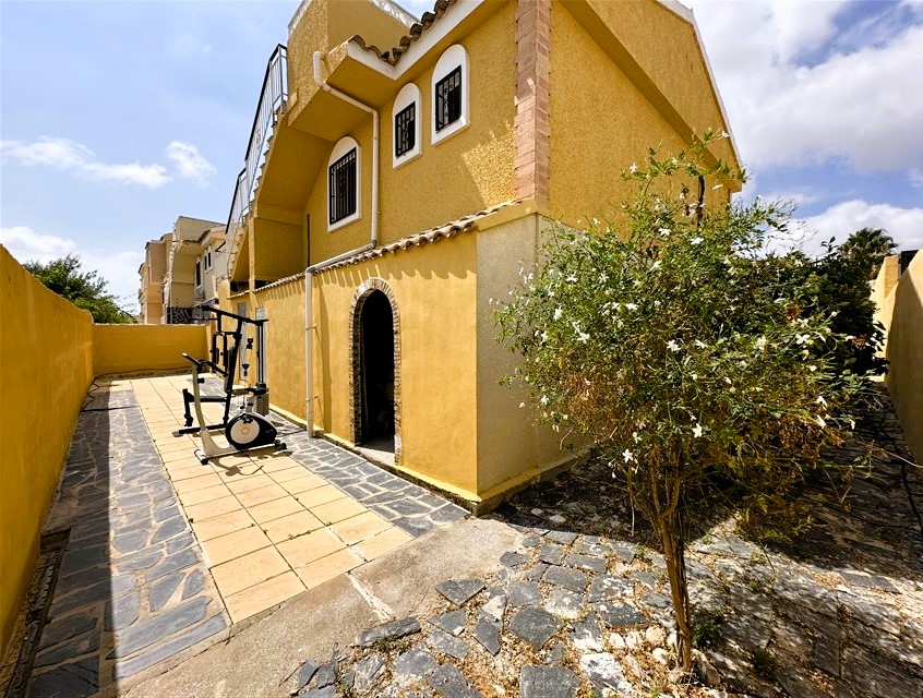 4 Bedroom, 4 Bathroom Villa in Murcia