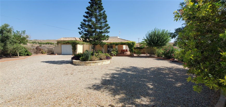 LA MAJADA DETACHED VILLA in Leiva, 