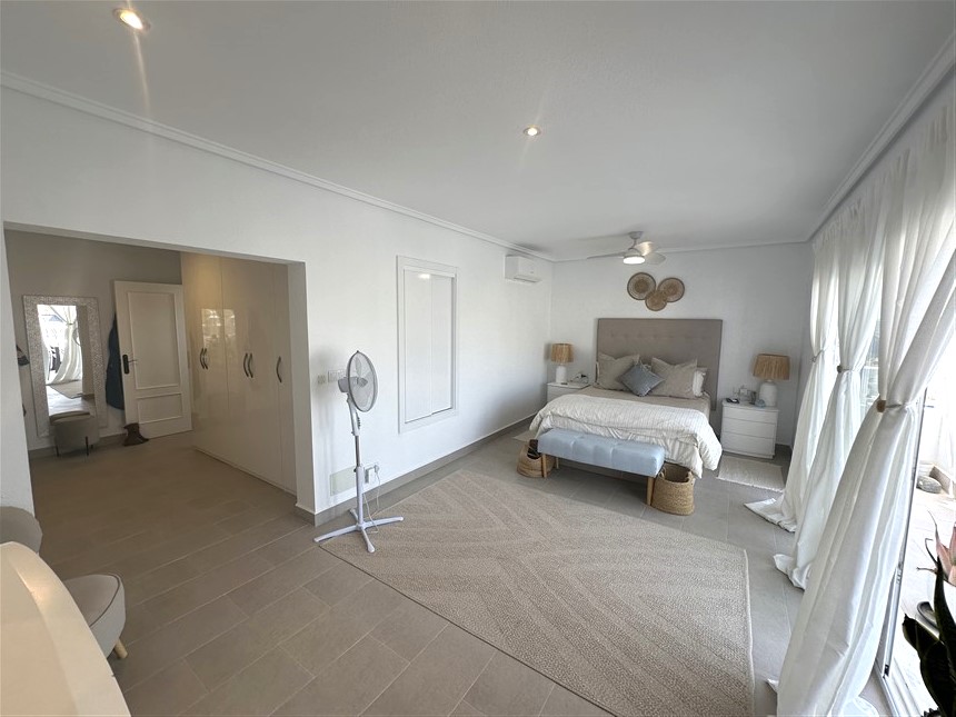 4 Bedroom, 3 Bathroom Villa in Murcia