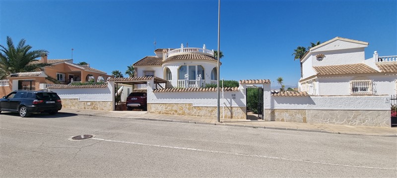 4 Bedroom, 4 Bathroom Villa in Murcia