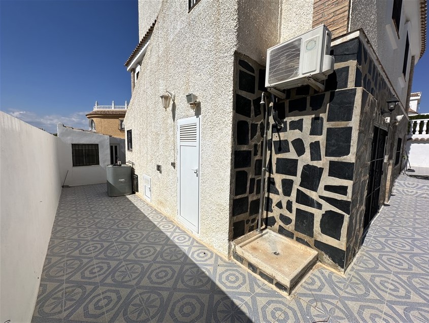 4 Bedroom, 4 Bathroom Villa in Murcia