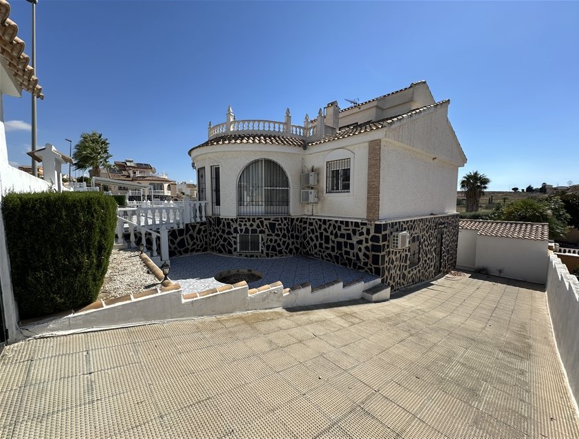 4 Bedroom, 4 Bathroom Villa in Murcia