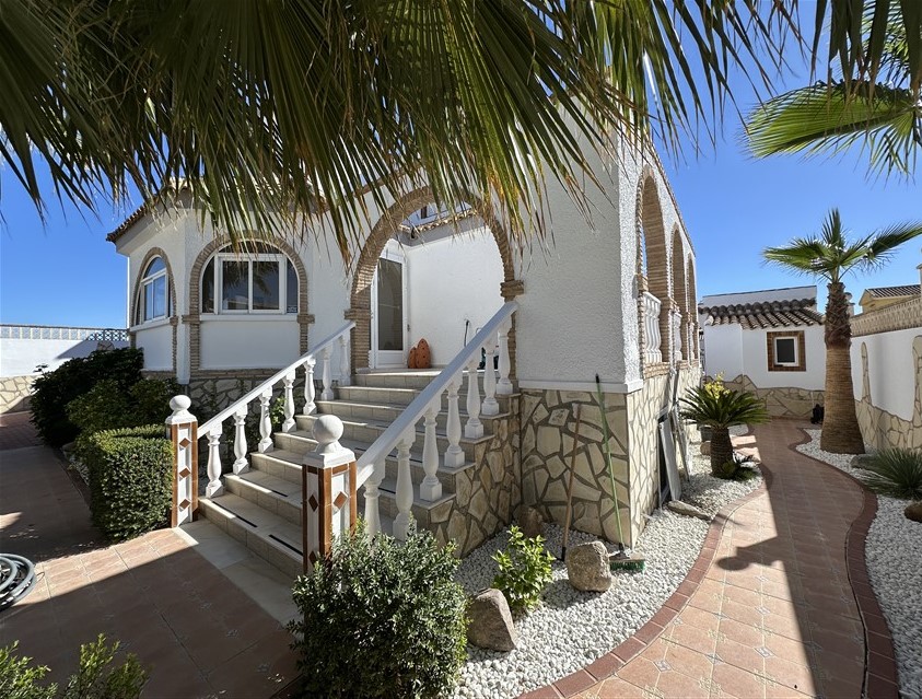 4 Bedroom, 4 Bathroom Villa in Murcia
