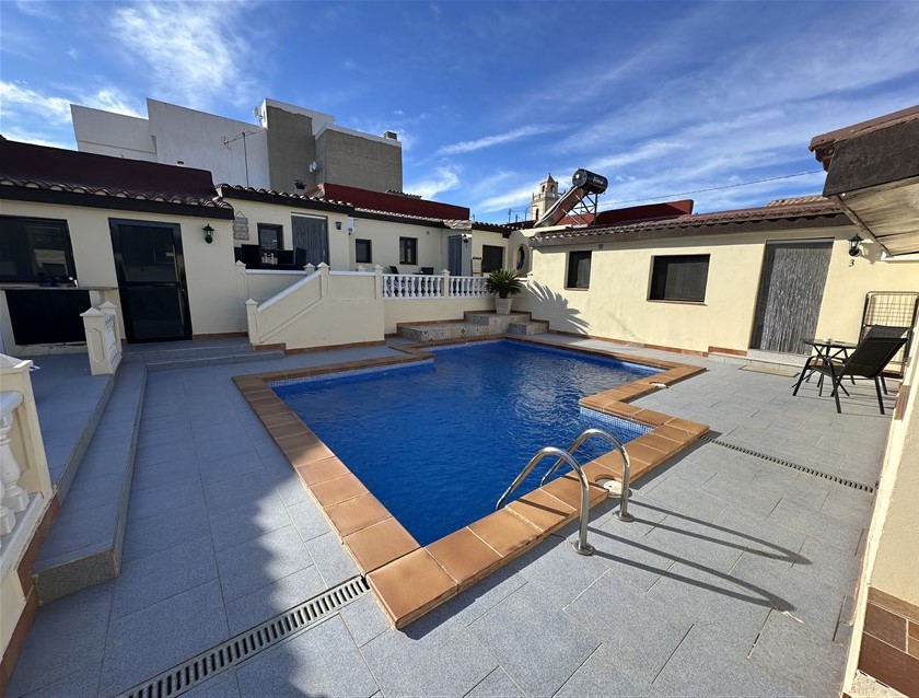 6 Bedroom, 6 Bathroom House in Murcia