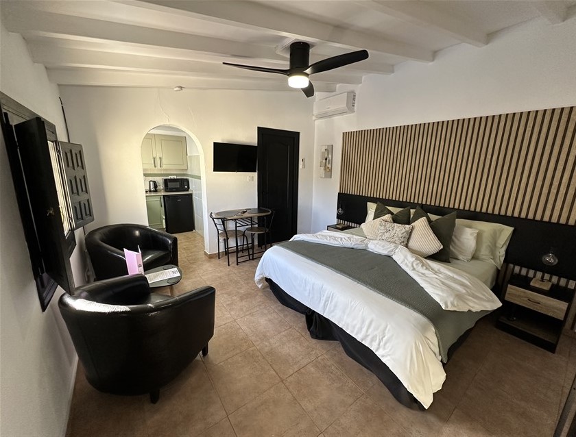 6 Bedroom, 6 Bathroom House in Murcia